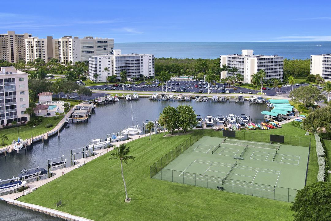 17 Bluebill Ave #104, Naples, FL 34108