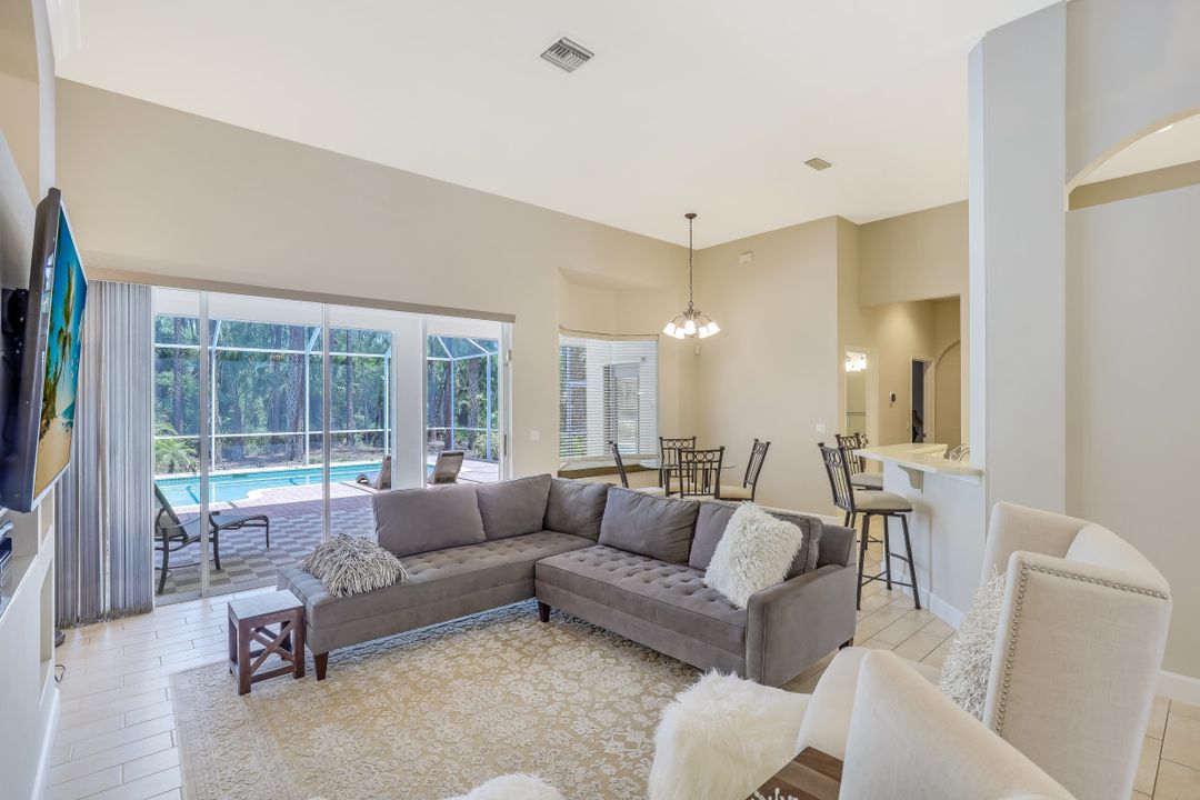 4571 Pine Ridge Rd, Naples, FL 34119