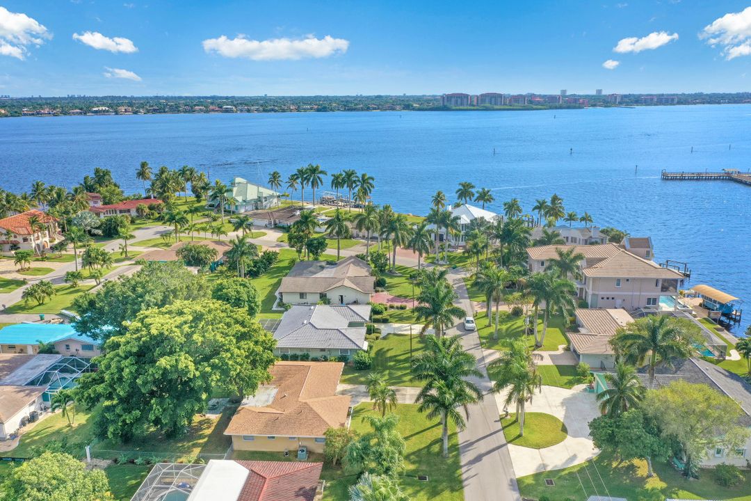 5757 Flamingo Dr, Cape Coral, FL 33904