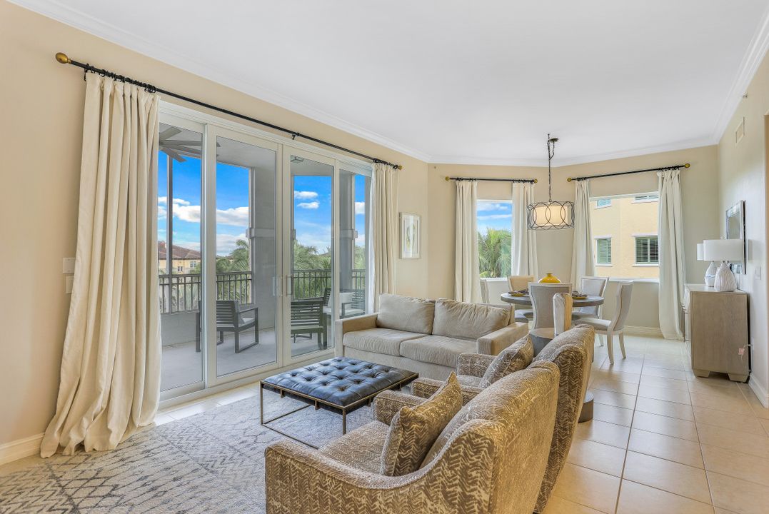 2738 Tiburon Blvd E, Naples, FL 34109