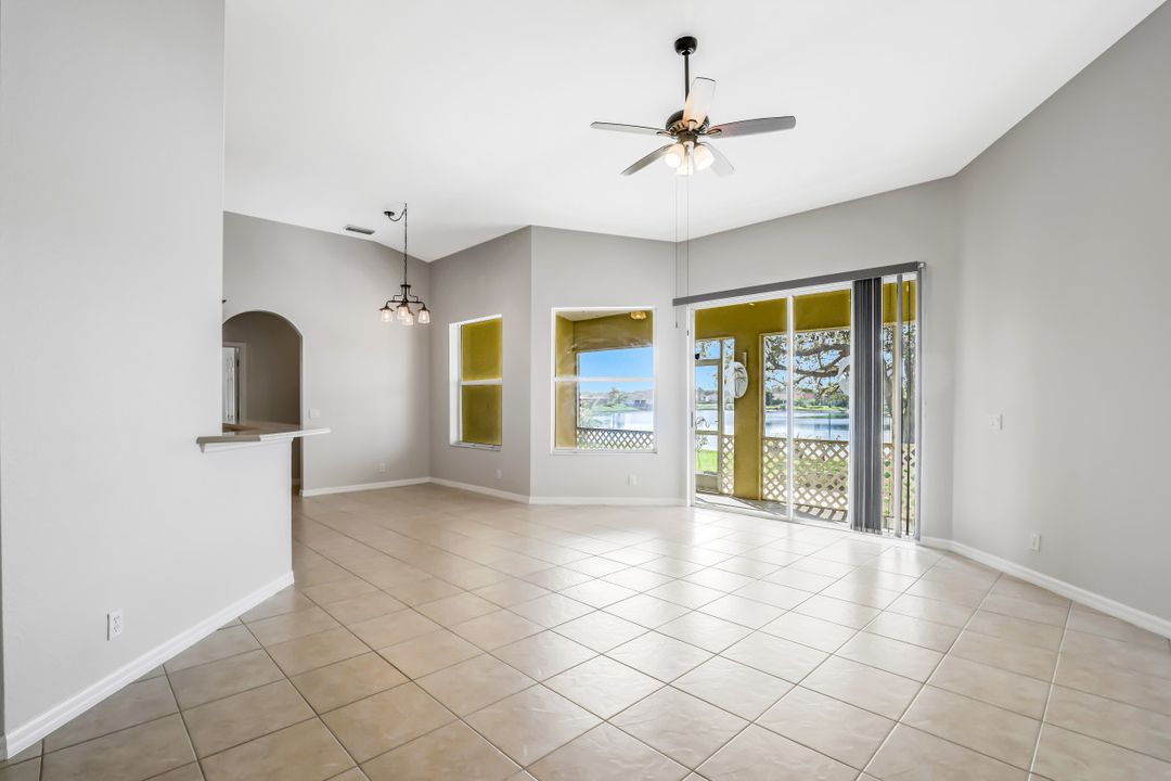 2227 Grove Dr, Naples, FL 34120