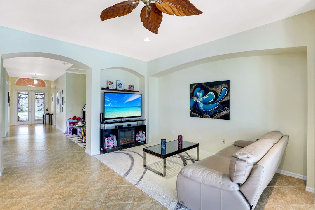 14087 Mirror Ct, Naples, FL 34114