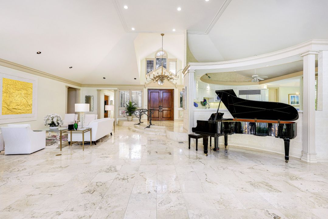 925 Spyglass Ln, Naples, FL 34102