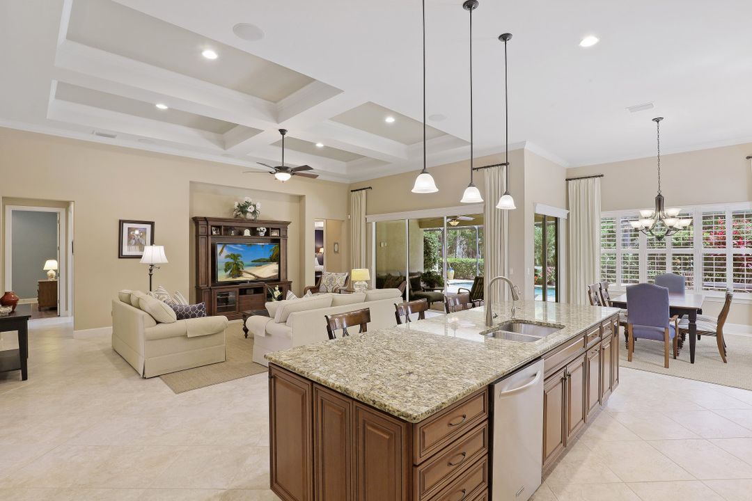 8962 Quarry Dr, Naples, FL 34120