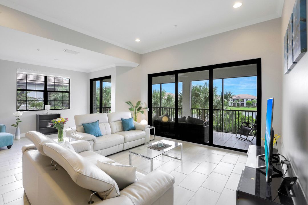 2181 Frangipani Cir  #201, Naples, FL 34120