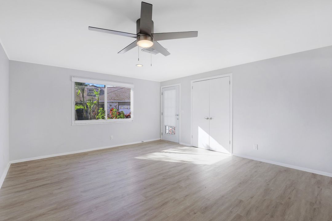 549 94th Ave N #B, Naples, FL 34108