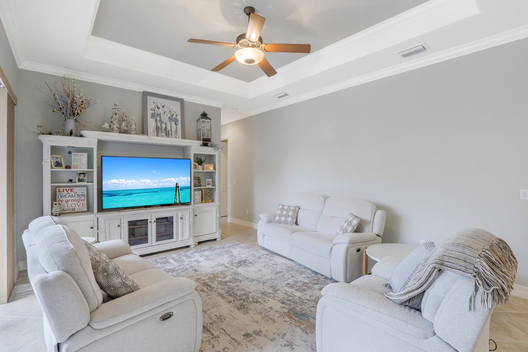 10153 Biscayne Bay Ln, Naples, FL 34120