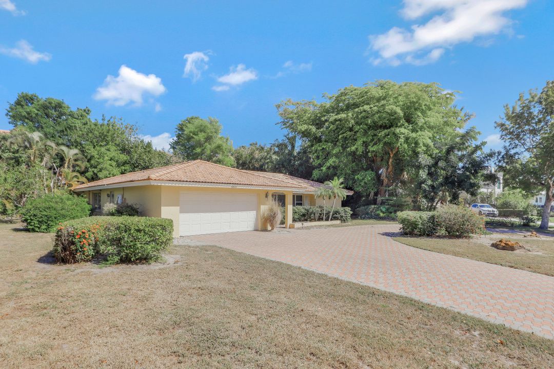 3840 Crayton Rd, Naples, FL 34103