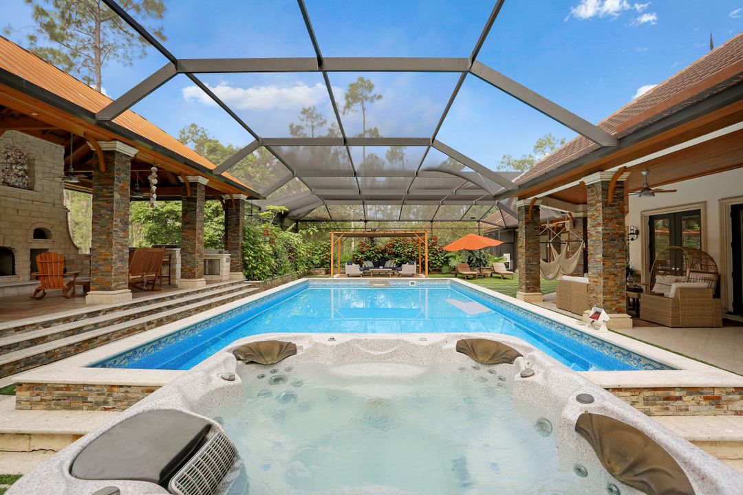 5610 Bur Oaks Ln, Naples, FL 34119