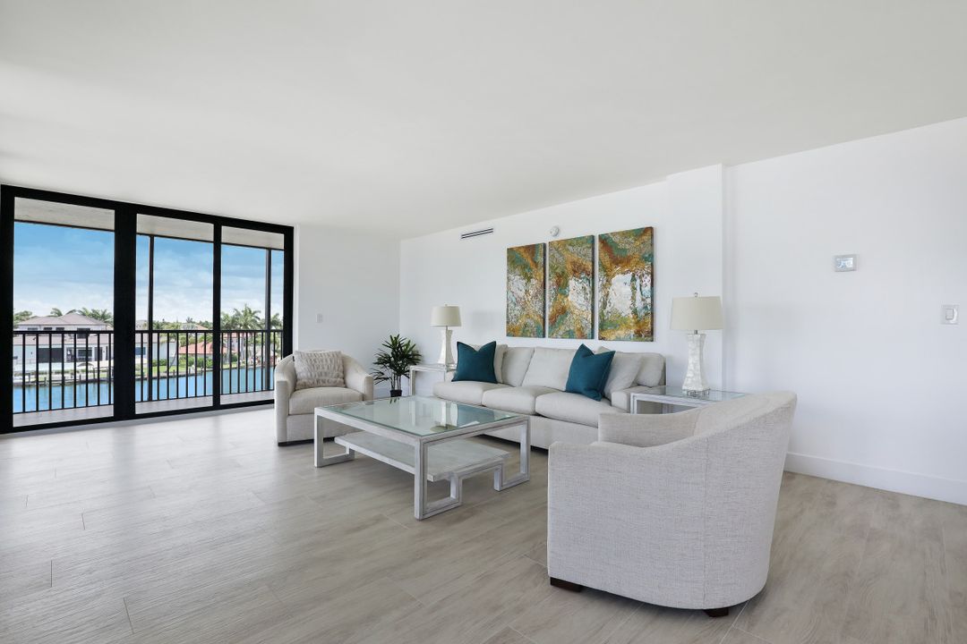 10482 Gulf Shore Dr #231, Naples, FL 34108