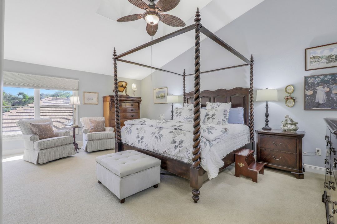 581 Gulf Park Dr, Naples, FL 34108