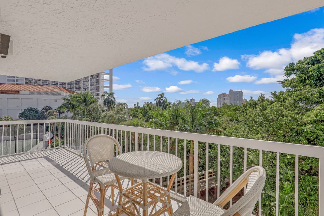 5501 Heron Point Dr #202, Naples, FL 34108