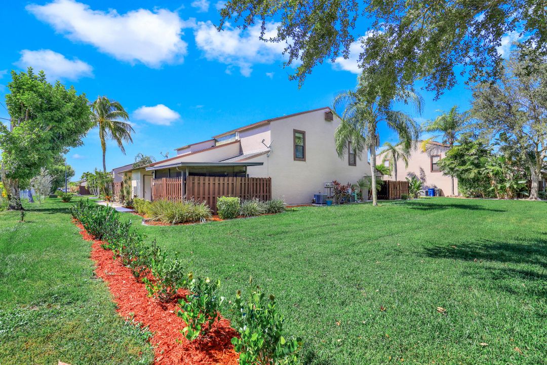 8815 Somerset Blvd, Fort Myers, FL 33919