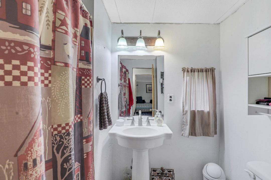 7905 Marx Dr, North Fort Myers, FL 33917