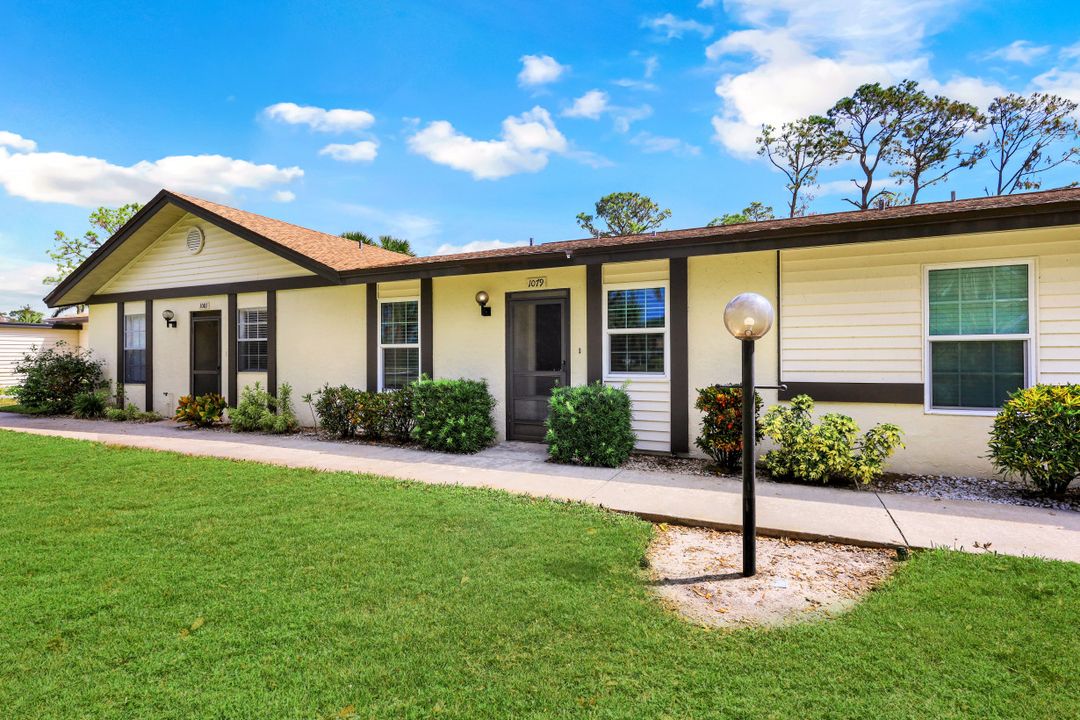 1079 Pine Isle Ln, Naples, FL 34112