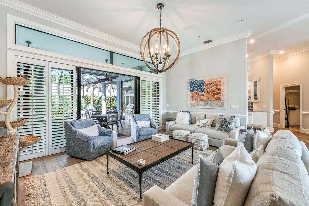 713 Shadow Lake Ln, Naples, FL 34108