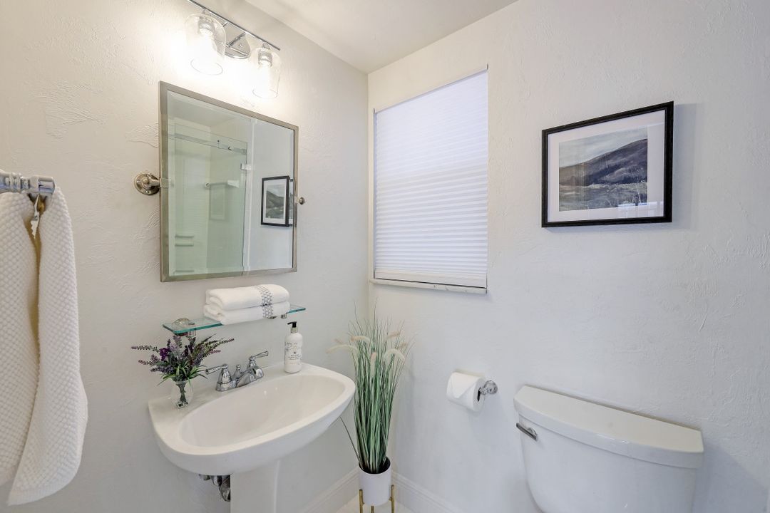 438 Lagoon Ave, Naples, FL 34108