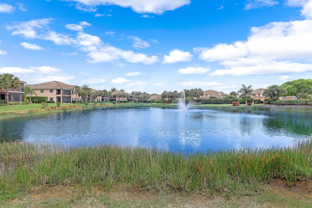 8204 Saratoga Dr #302, Naples, FL 34113