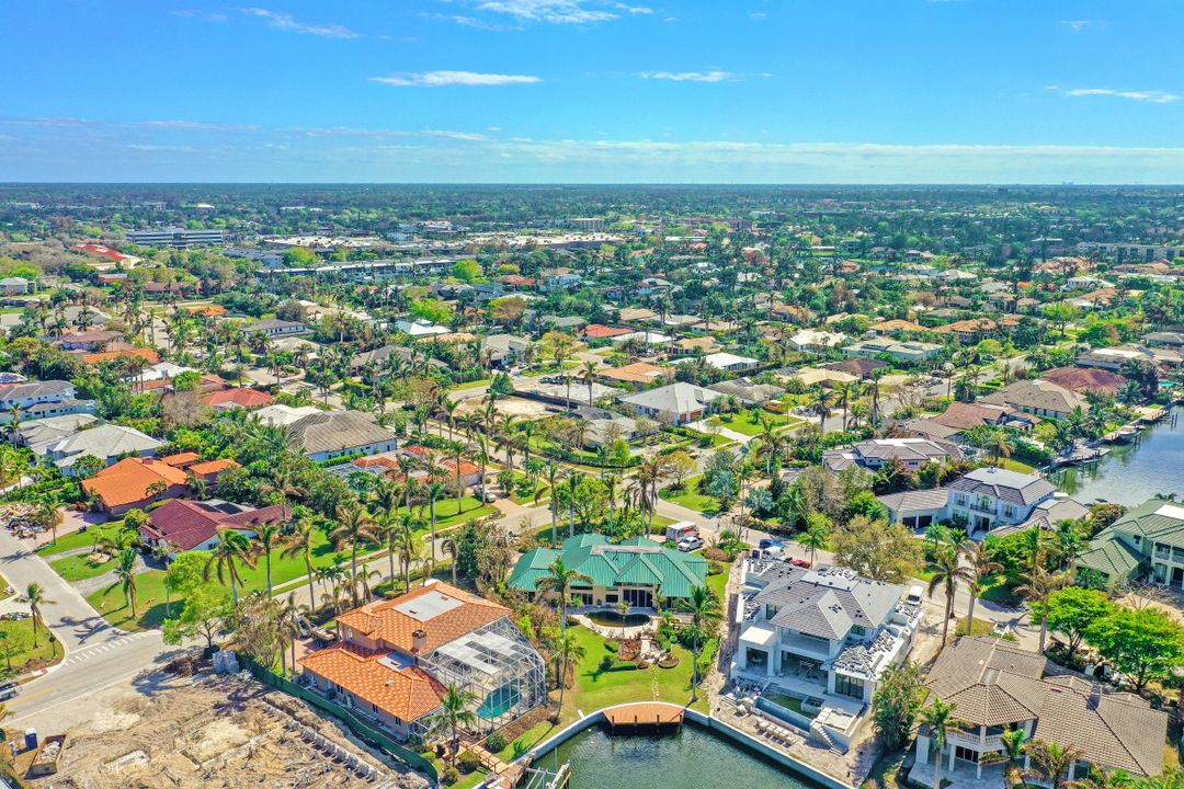 405 Neapolitan Way, Naples, FL 34103