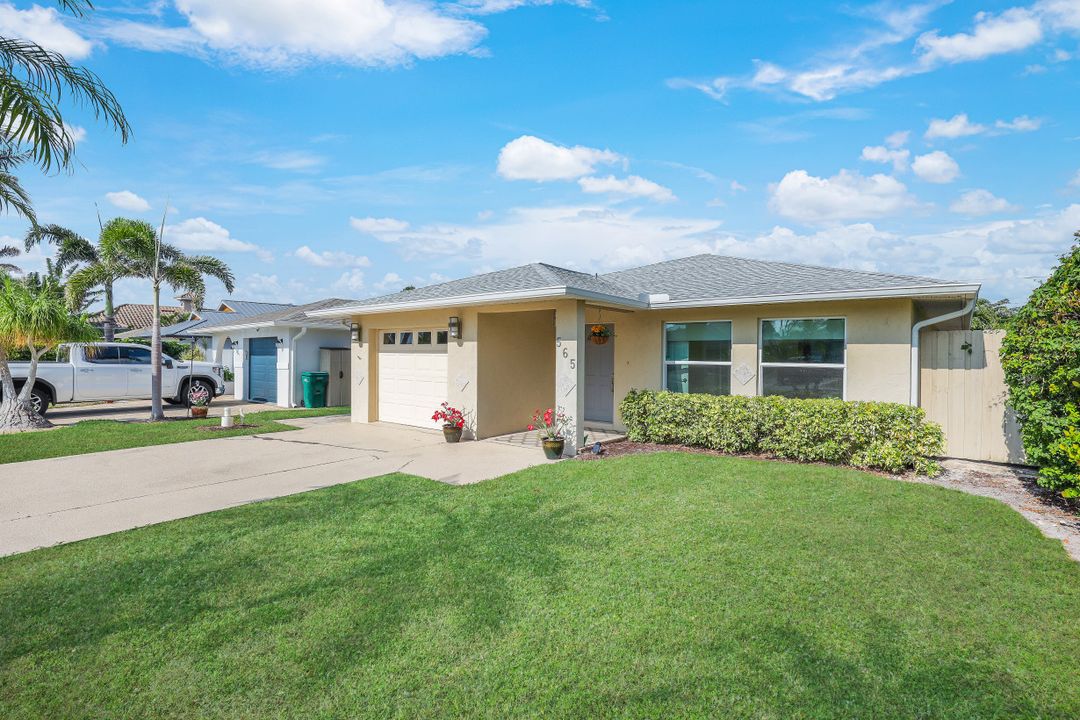 565 98th Ave N, Naples, FL 34108