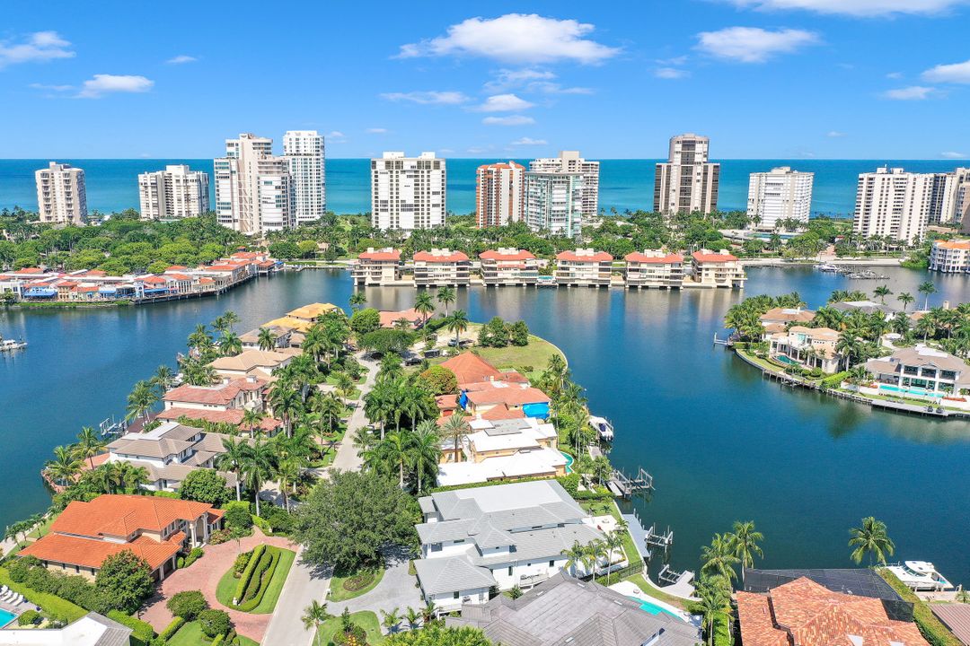 313 Turtle Hatch Rd, Naples, FL 34103