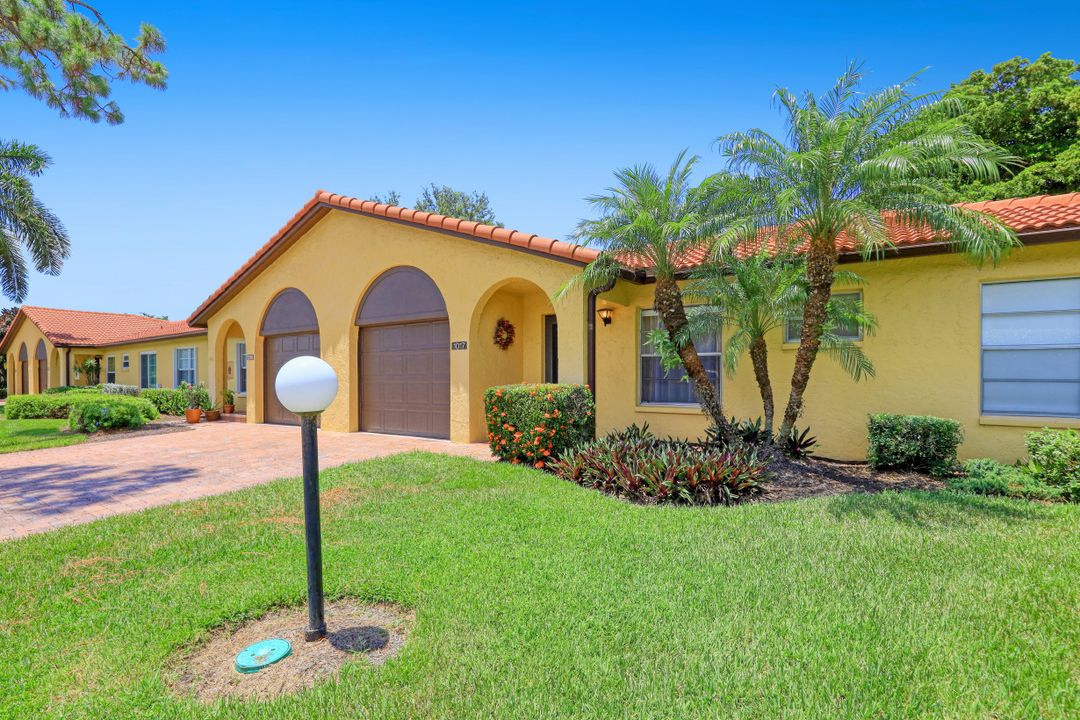 1017 Forest Lakes Dr, Naples, FL 34105