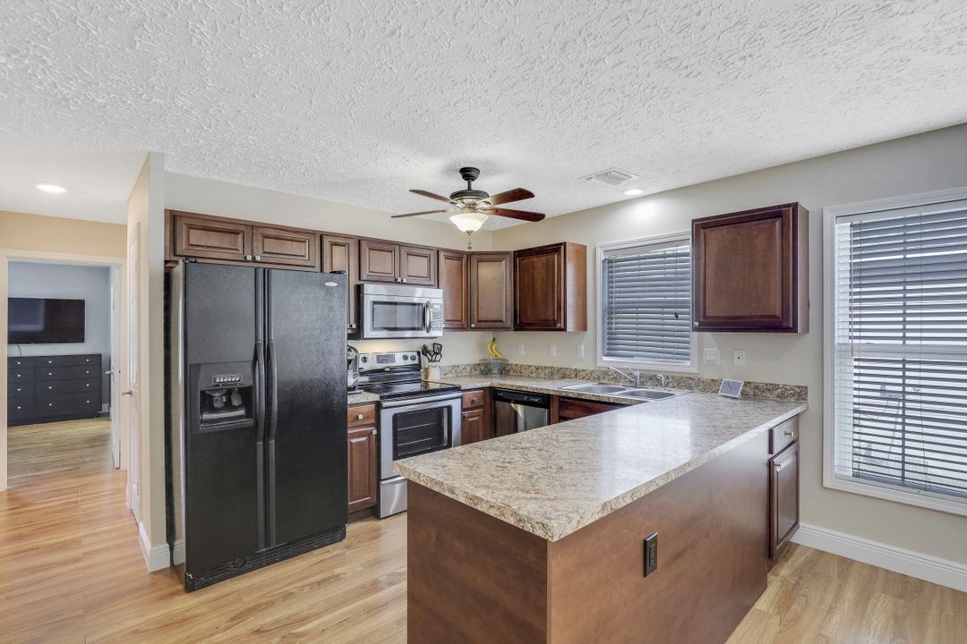 239 Leawood Cir, Naples, FL 34104