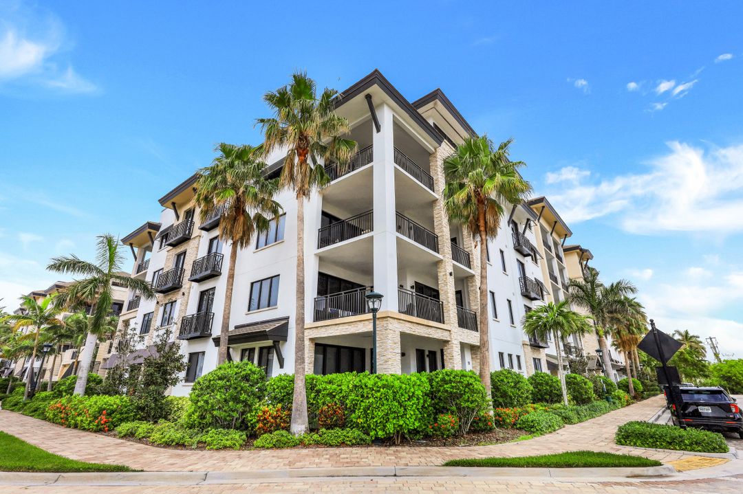 1135 3rd St S #117, Naples, FL 34102