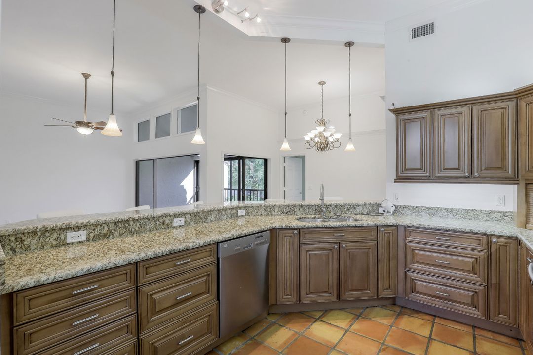 6535 Valen Way #202, Naples, FL 34108