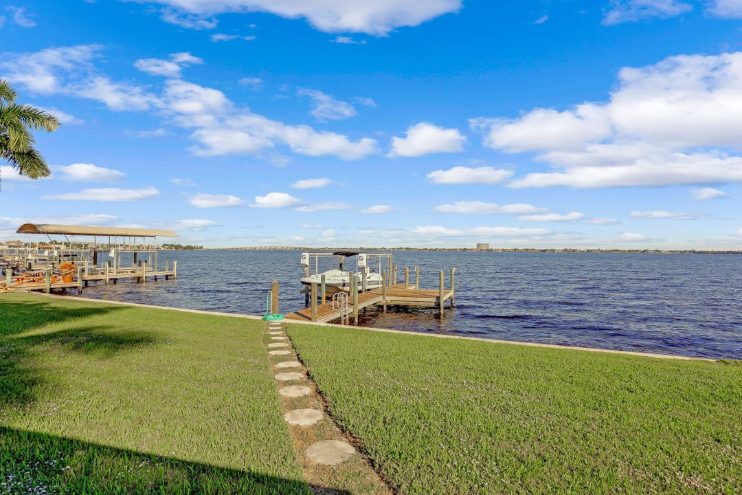 5261 Nautilus Dr, Cape Coral, FL 33904