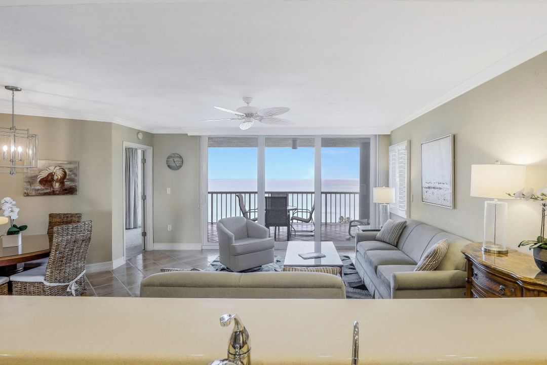 40 Seagate Dr #1203, Naples, FL 34103