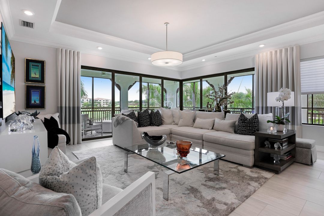 16379 Viansa Way #102, Naples, FL 34110