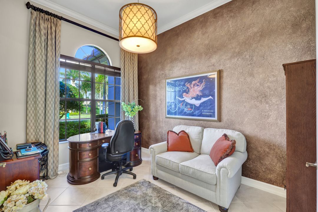 7327 Acorn Way, Naples, FL 34119