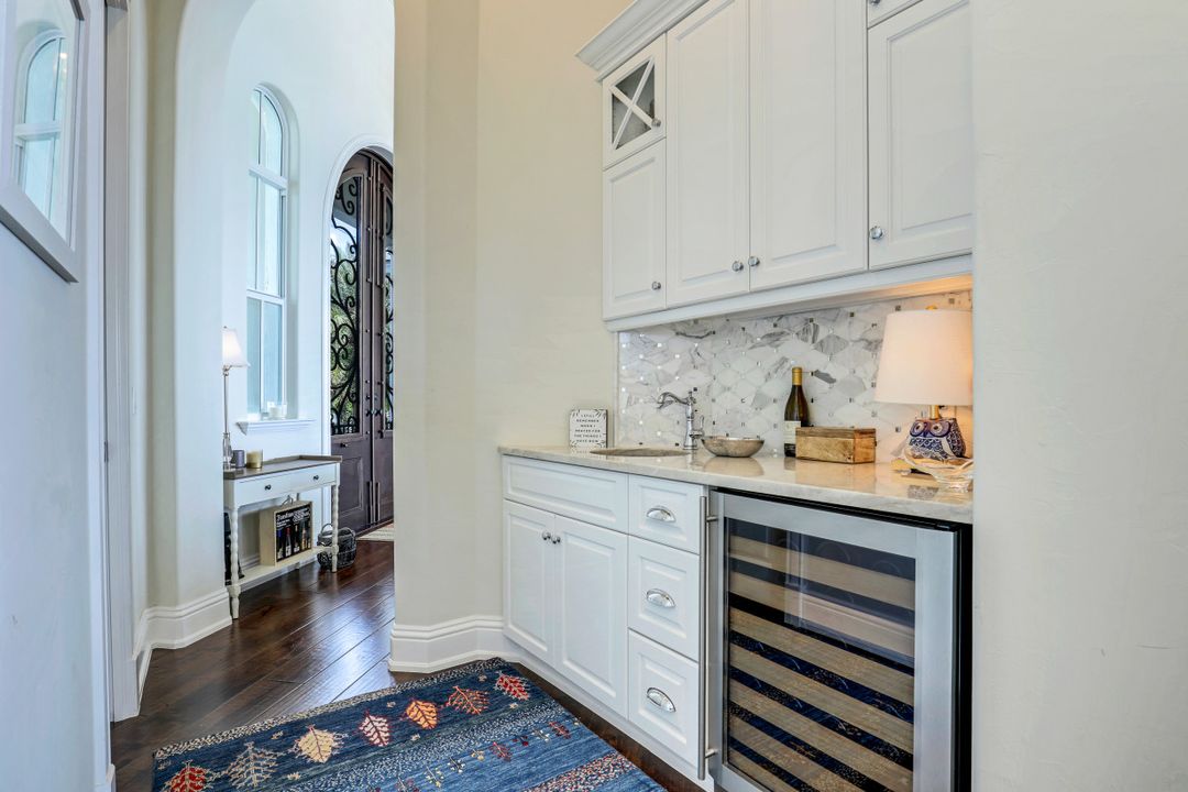 5930 Harborage Dr, Fort Myers, FL 33908