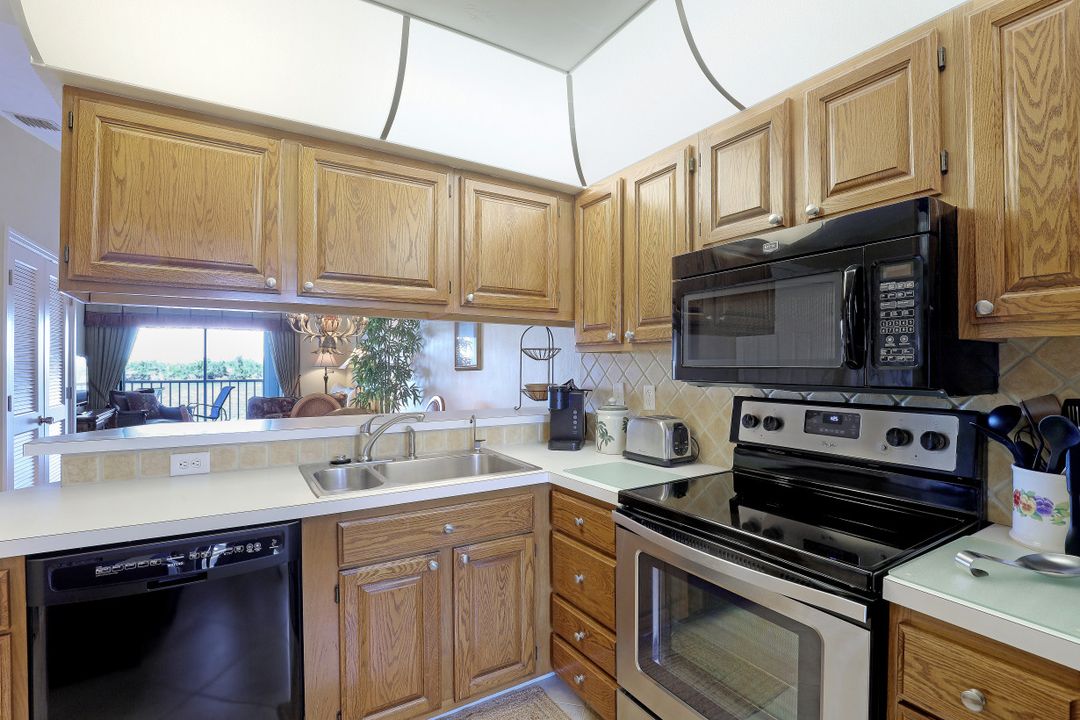 1045 Mainsail Dr #413, Naples, FL 34114