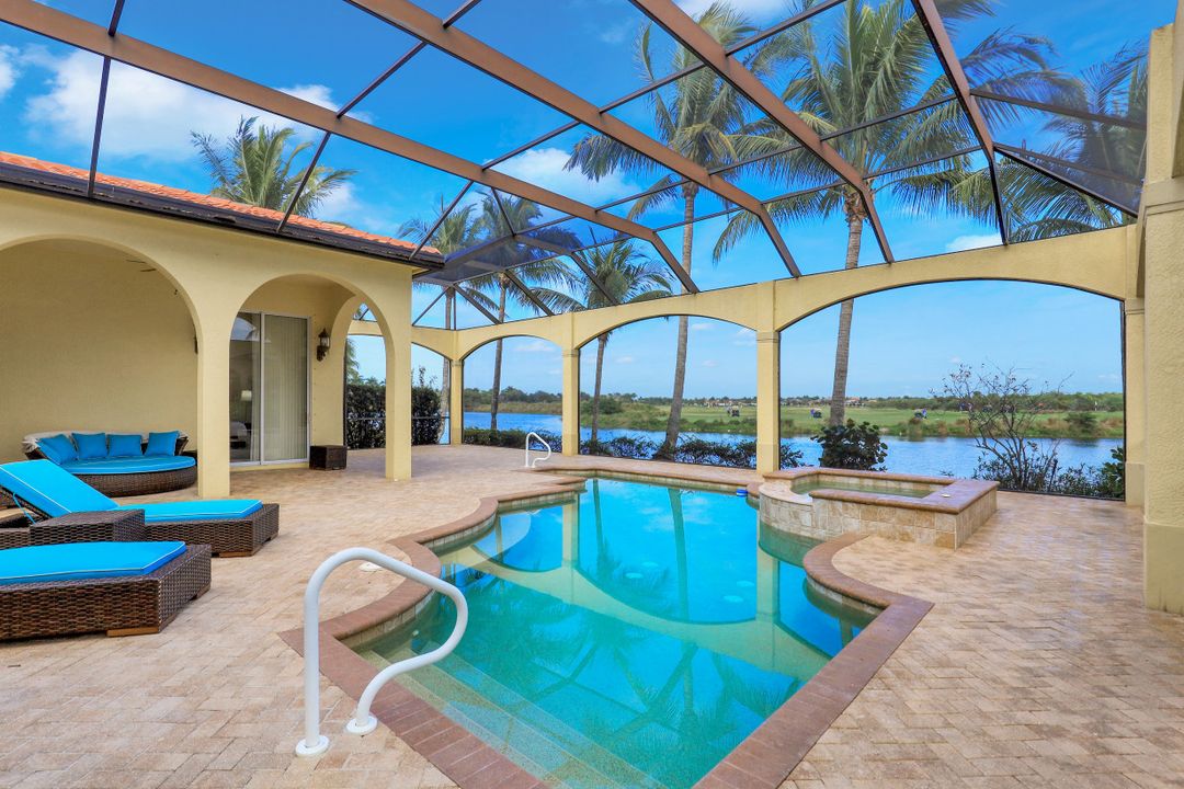 8560 Bellagio Dr, Naples, FL 34114