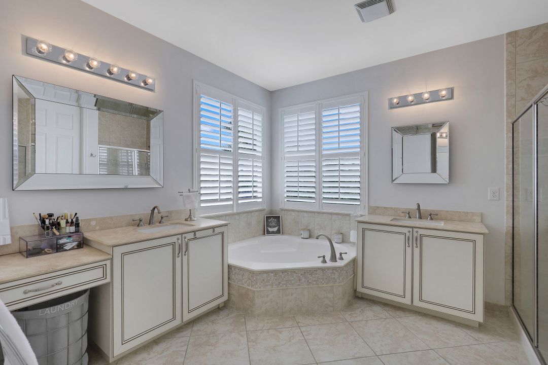 6558 Monterey Point, Naples, FL 34105