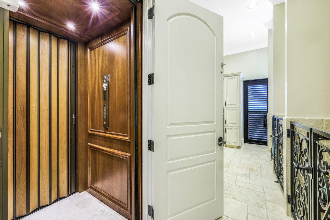 590 S Heathwood Dr, Marco Island, FL 34145