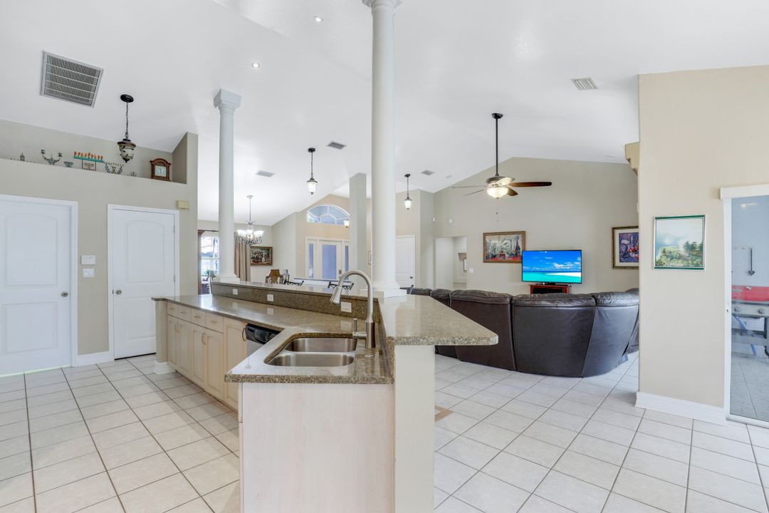 3332 SE 22nd Pl, Cape Coral, FL 33904