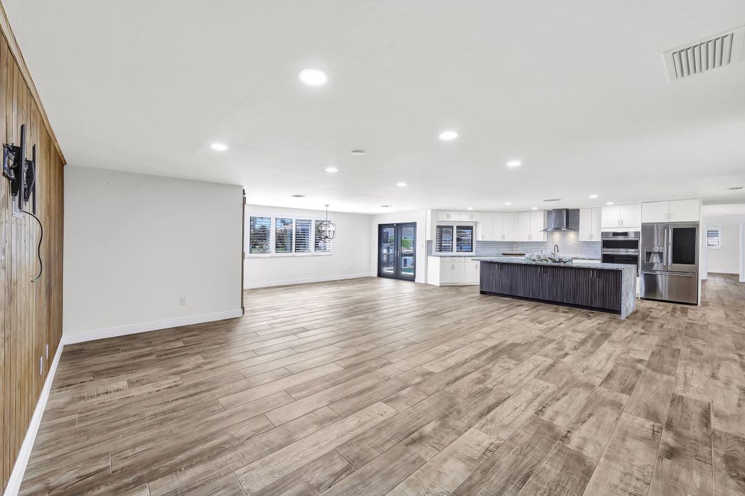 318 Polynesia Ct, Marco Island, FL 34145