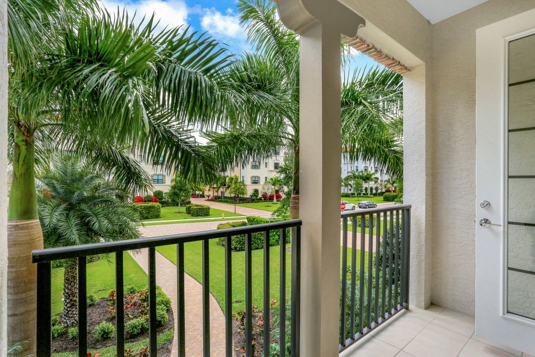 16390 Viansa Way #102, Naples, FL 34110
