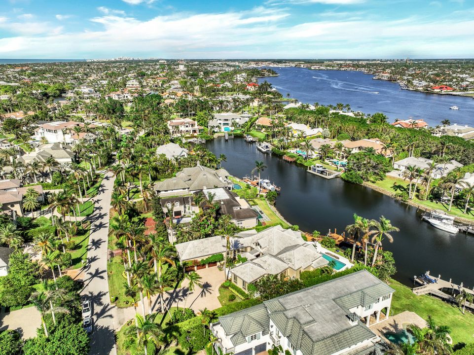 925 Spyglass Ln, Naples, FL 34102