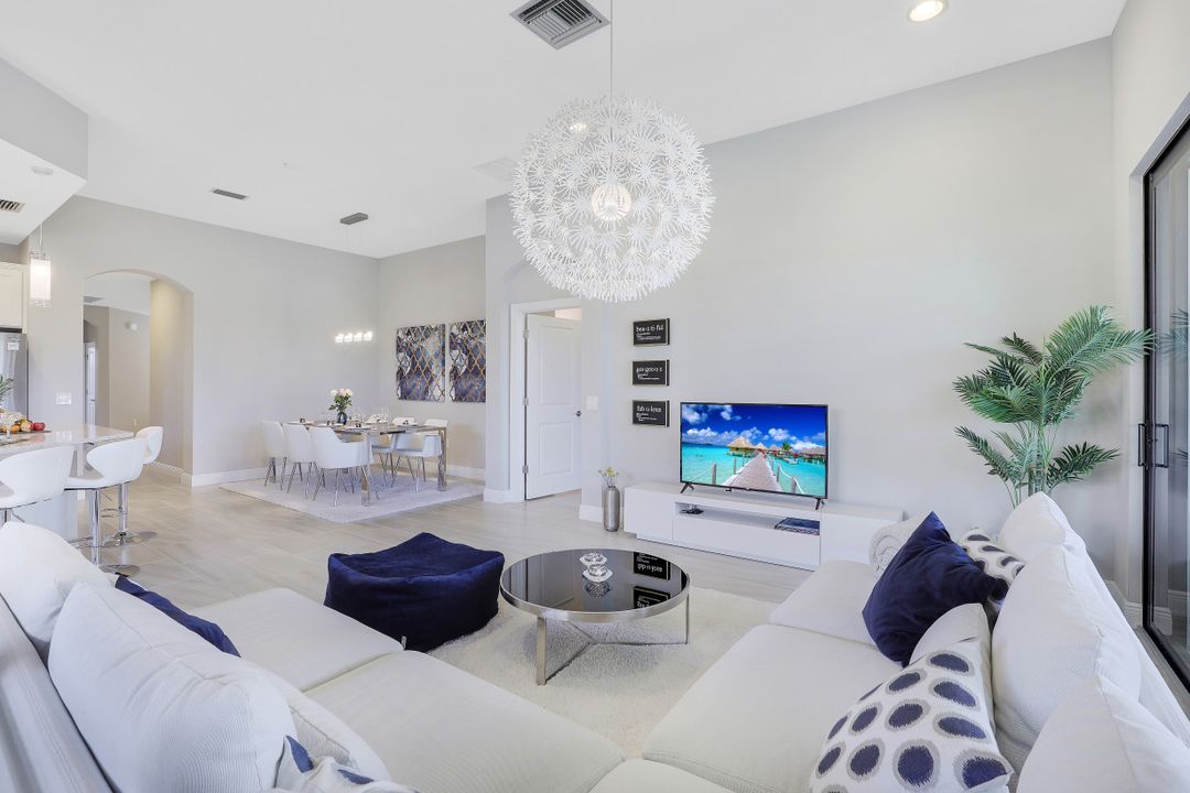 2185 Frangipani Cir, Naples, FL 34120