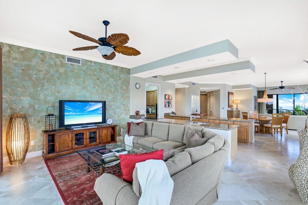 10620 Gulf Shore Dr #401, Naples, FL 34108