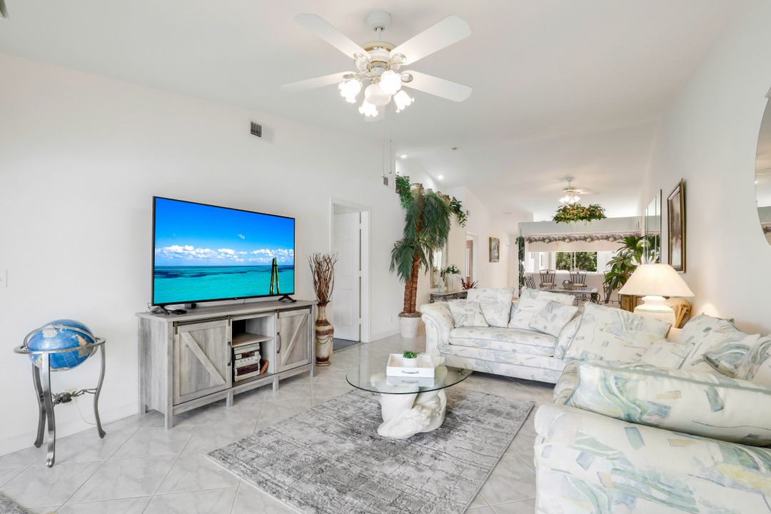 2420 Hidden Lake Dr #1006, Naples, FL 34112