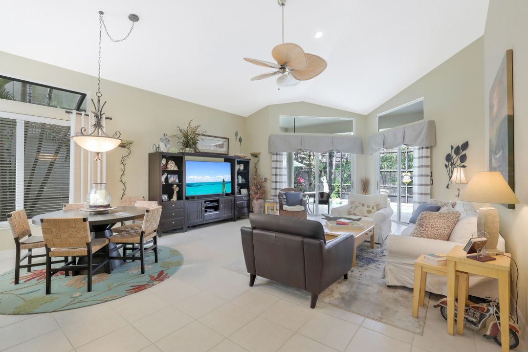 3640 Sawgrass Ct, Bonita Springs, FL 34134