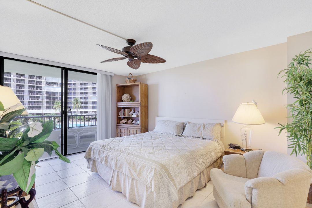 260 Seaview Ct #212, Marco Island, FL 34145