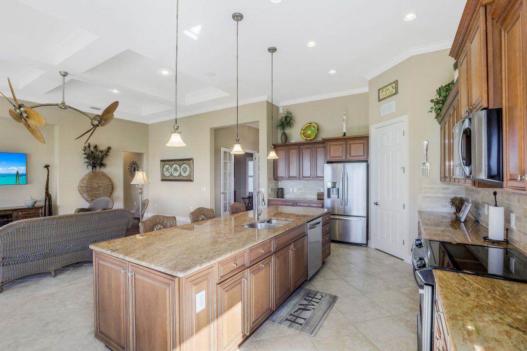 9005 Quarry Dr, Naples, FL 34120