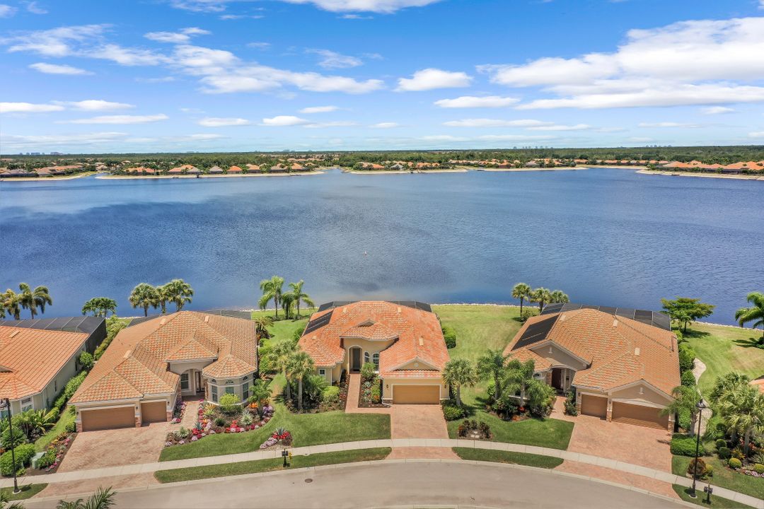 9075 Graphite Cir, Naples, FL 34120