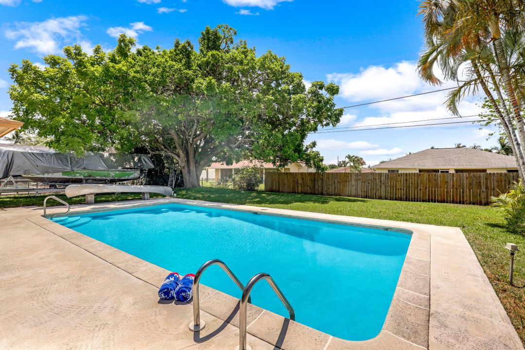 82 Johnnycake Dr, Naples, FL 34110